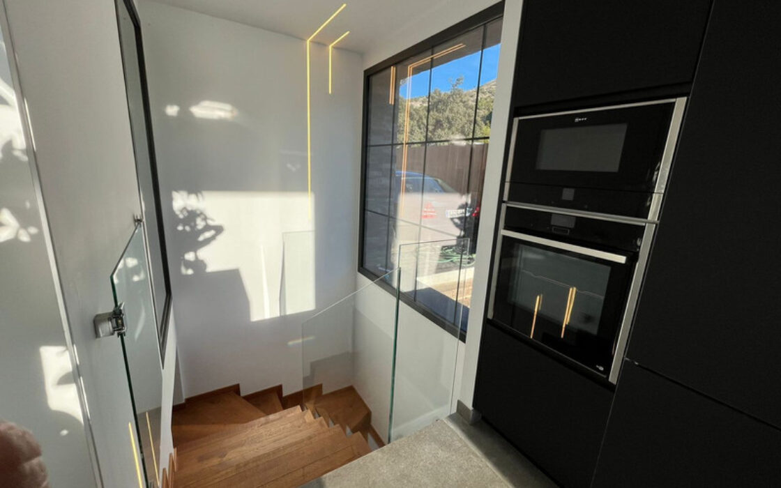 Вилла с террасой в Михасе, 254 кв.м, у моря