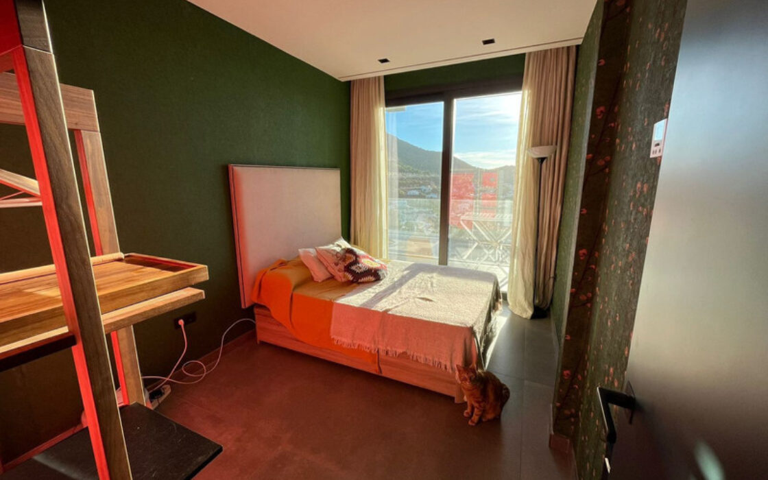 Вилла с террасой в Михасе, 254 кв.м, у моря