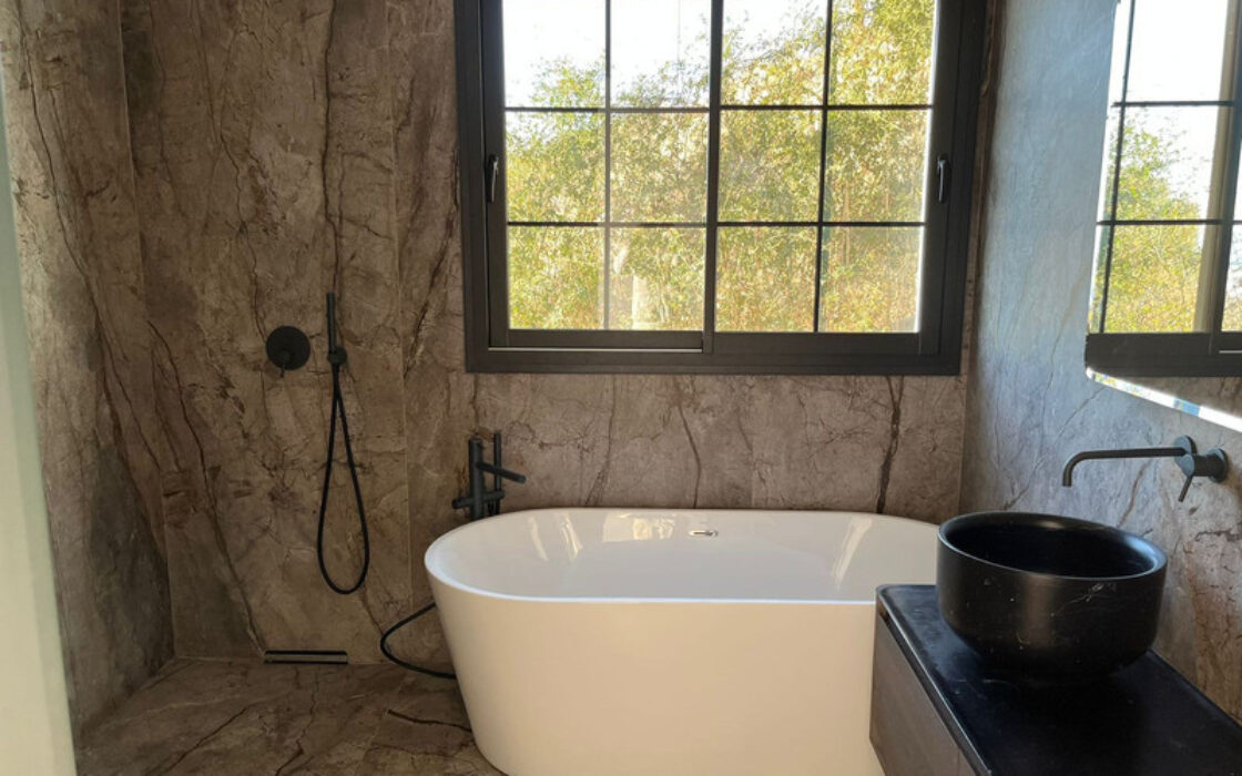 Вилла с террасой в Михасе, 254 кв.м, у моря