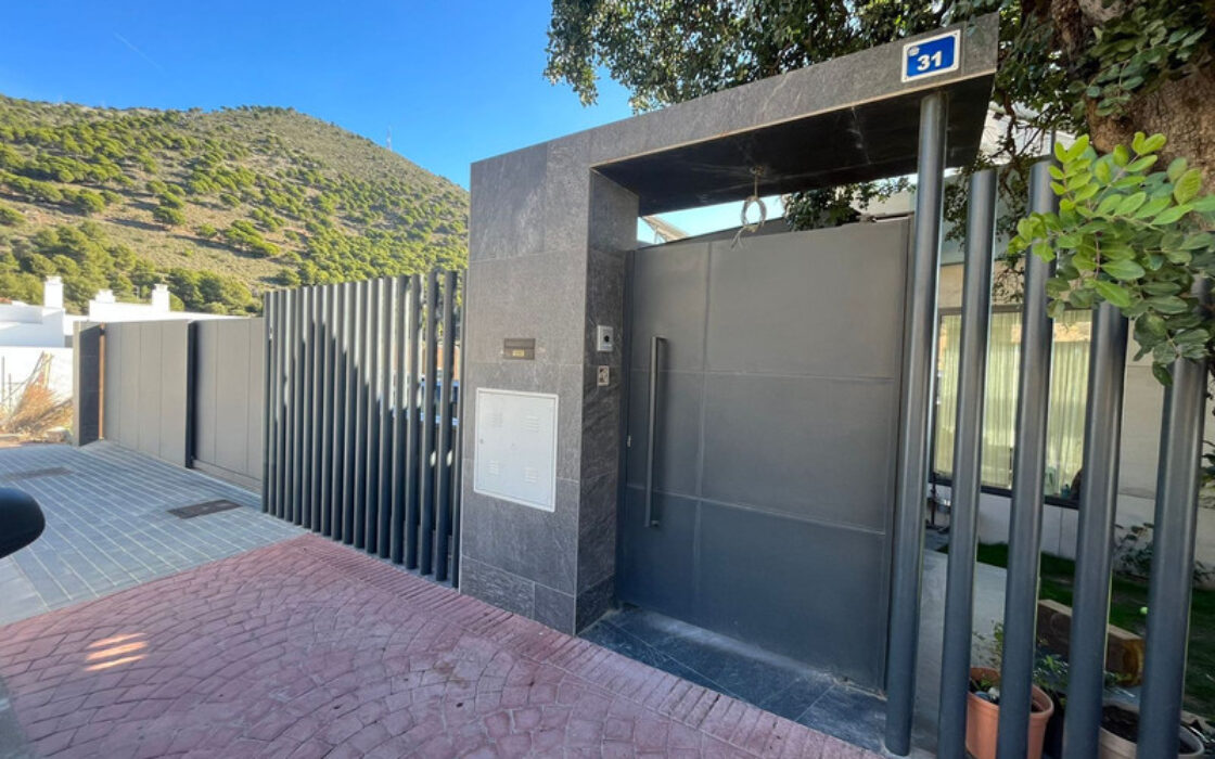 Вилла с террасой в Михасе, 254 кв.м, у моря