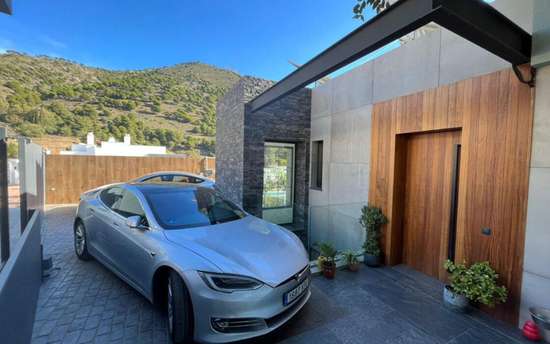 Вилла с террасой в Михасе, 254 кв.м, у моря