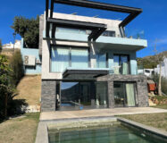 Вилла с террасой в Михасе, 254 кв.м, у моря