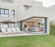 Двухквартирный дом в Марбелье с панорамным видом на море