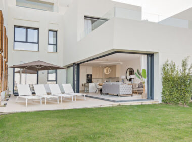 Двухквартирный дом в Марбелье с панорамным видом на море