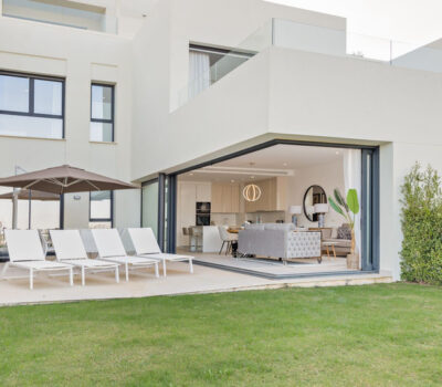 Двухквартирный дом в Марбелье с панорамным видом на море