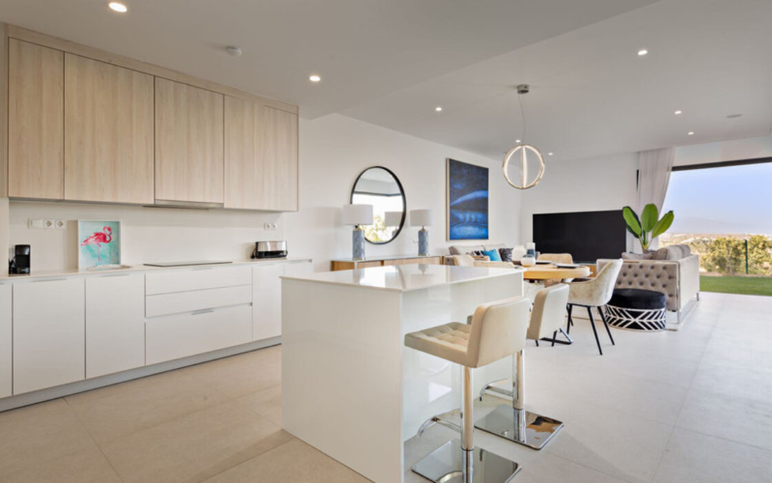 Двухквартирный дом в Марбелье с панорамным видом на море