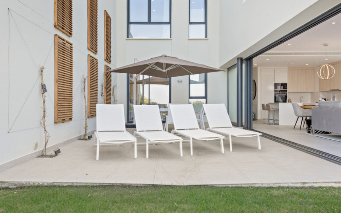 Двухквартирный дом в Марбелье с панорамным видом на море