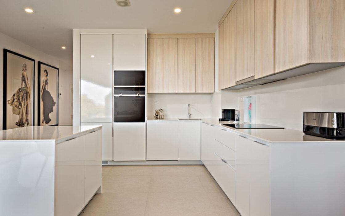 Двухквартирный дом в Марбелье с панорамным видом на море