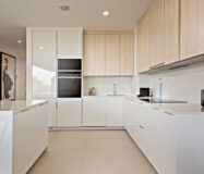 Двухквартирный дом в Марбелье с панорамным видом на море