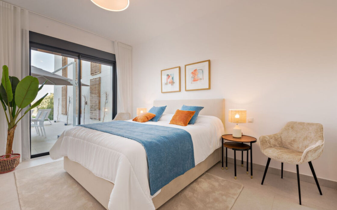 Двухквартирный дом в Марбелье с панорамным видом на море