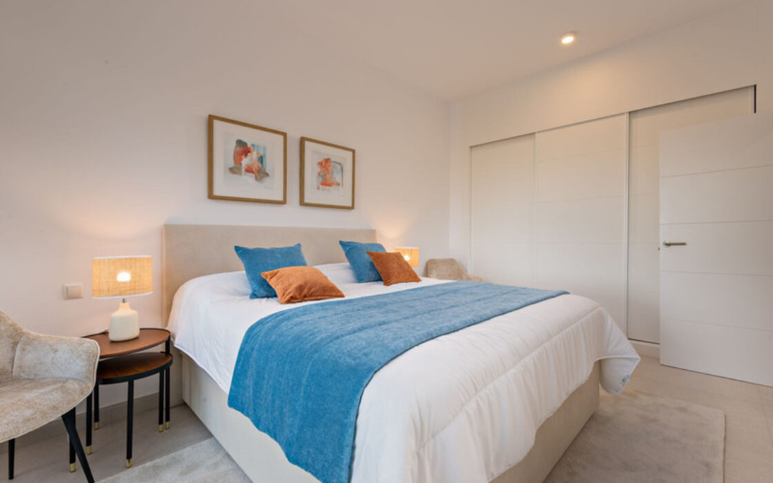 Двухквартирный дом в Марбелье с панорамным видом на море