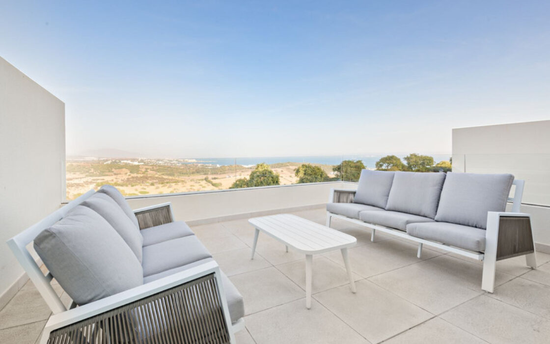 Двухквартирный дом в Марбелье с панорамным видом на море