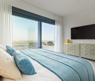 Двухквартирный дом в Марбелье с панорамным видом на море