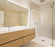 Двухквартирный дом в Марбелье с панорамным видом на море