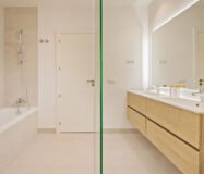 Двухквартирный дом в Марбелье с панорамным видом на море