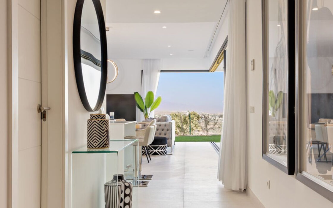 Двухквартирный дом в Марбелье с панорамным видом на море