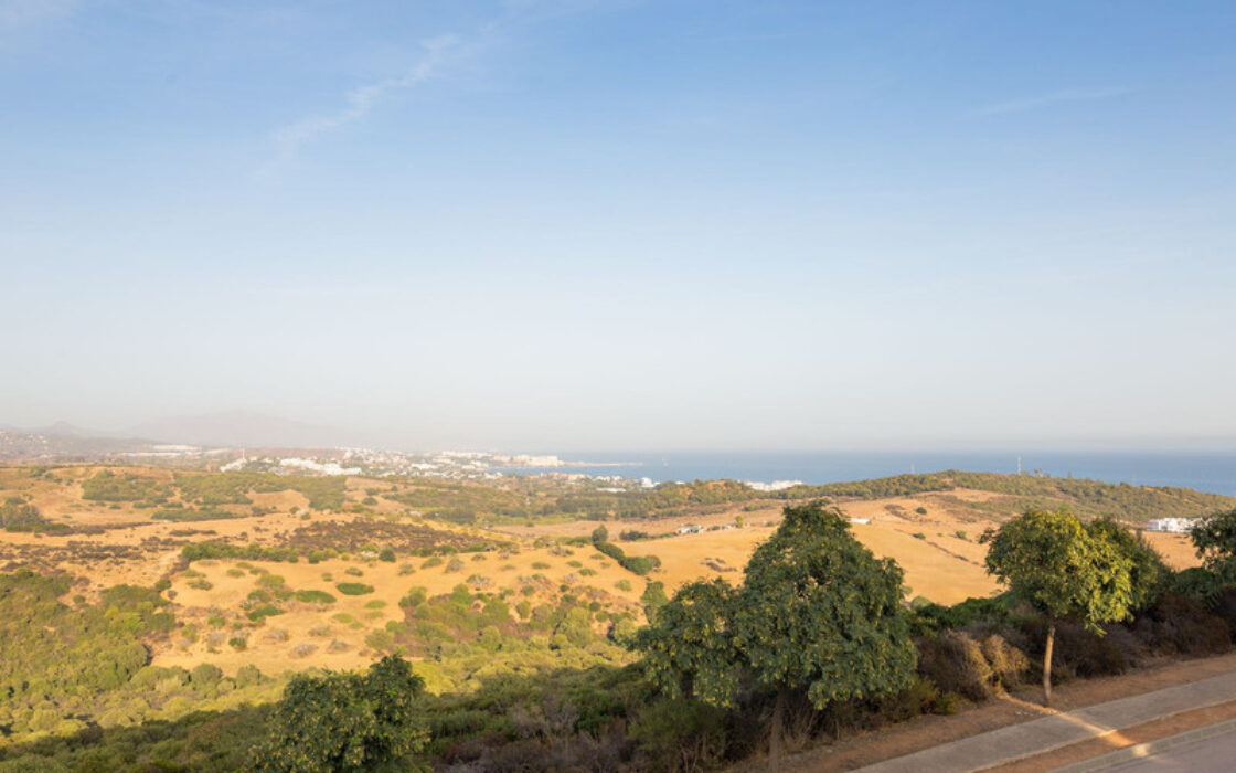 Двухквартирный дом в Марбелье с панорамным видом на море