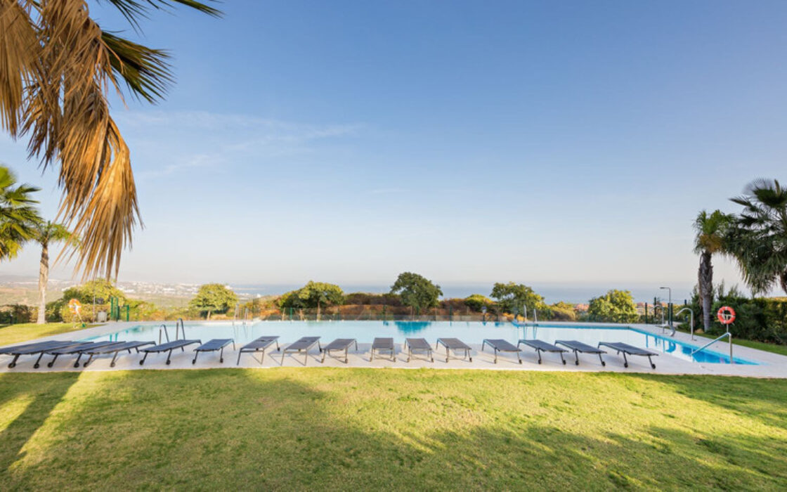 Двухквартирный дом в Марбелье с панорамным видом на море