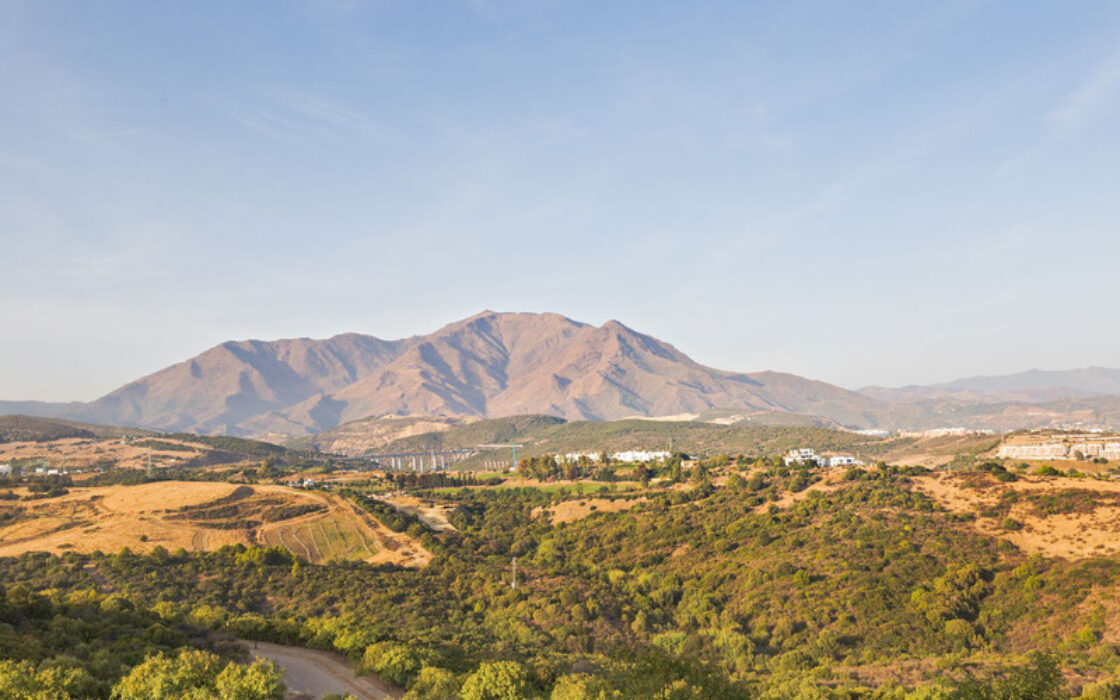 Двухквартирный дом в Марбелье с панорамным видом на море