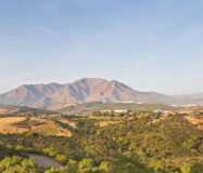 Двухквартирный дом в Марбелье с панорамным видом на море