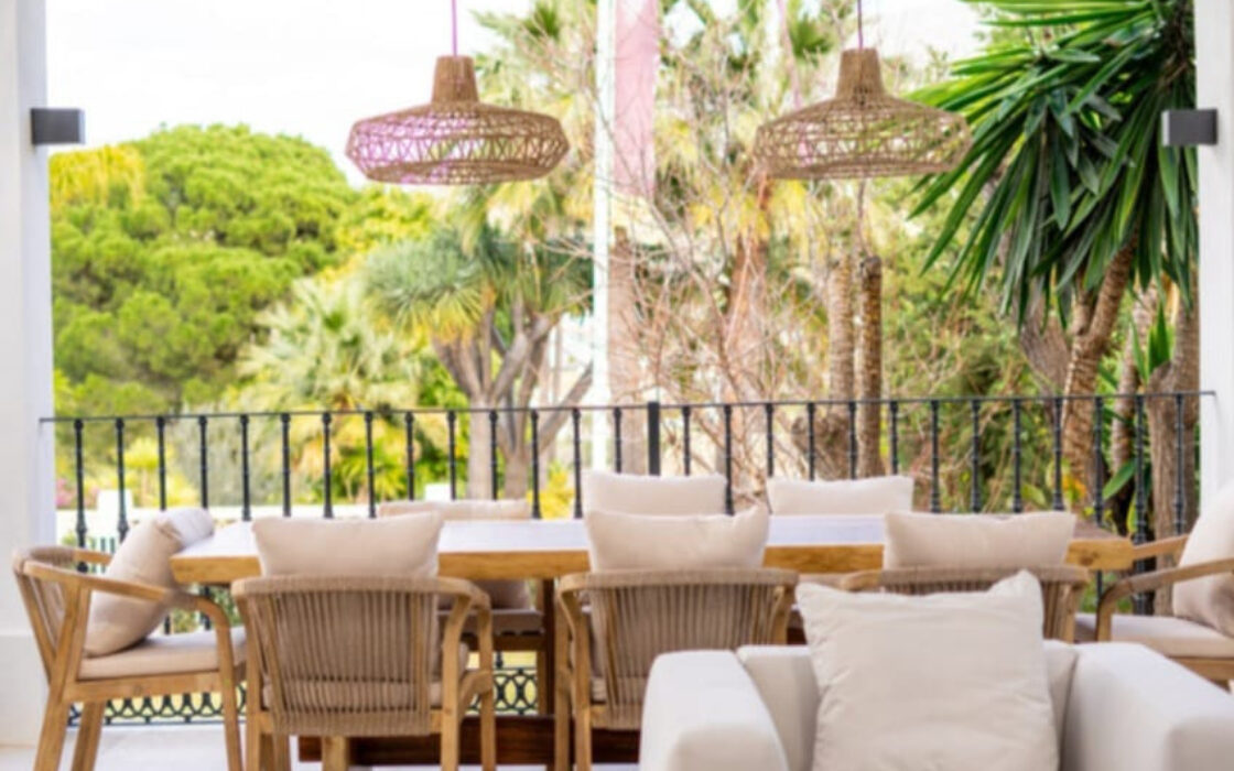 Вилла в Ла Конча, 448 кв.м, с террасой у моря