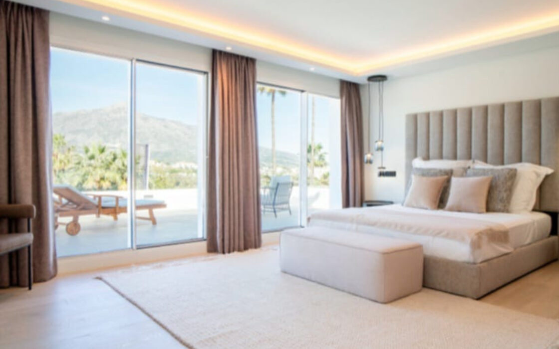 Вилла в Ла Конча, 448 кв.м, с террасой у моря