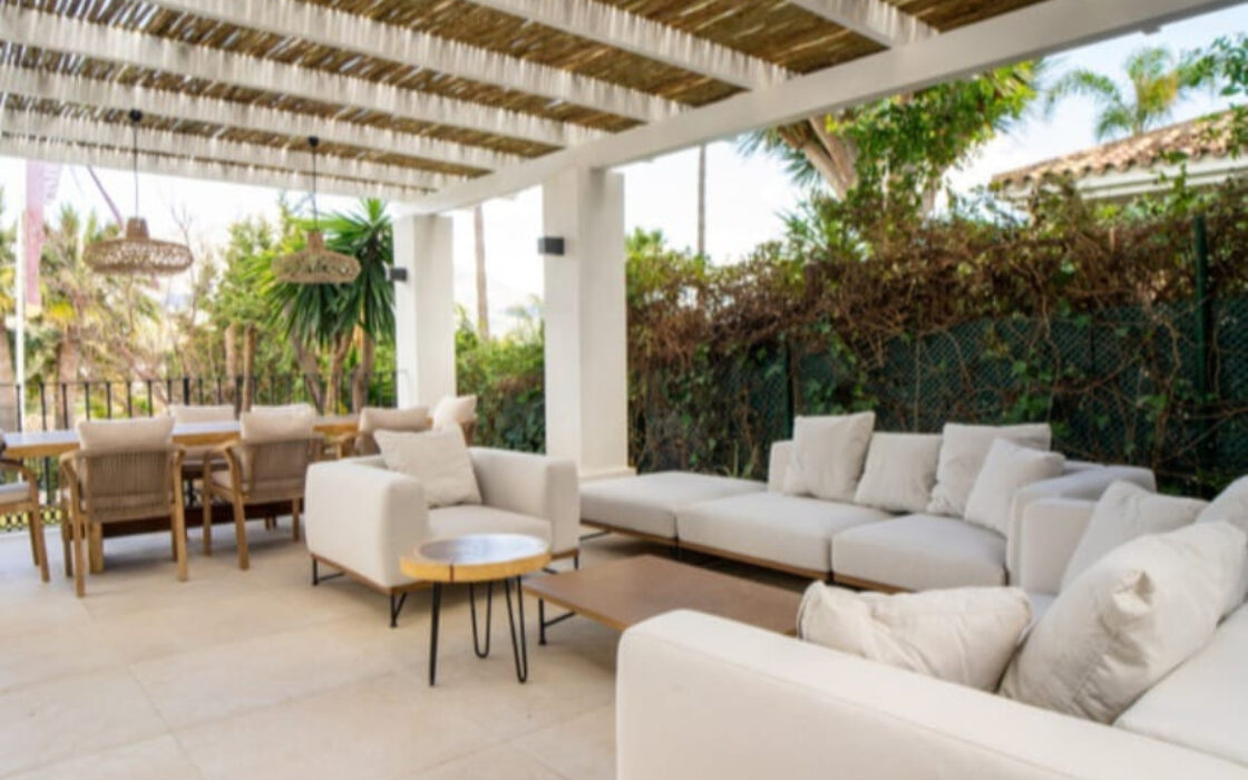 Вилла в Ла Конча, 448 кв.м, с террасой у моря