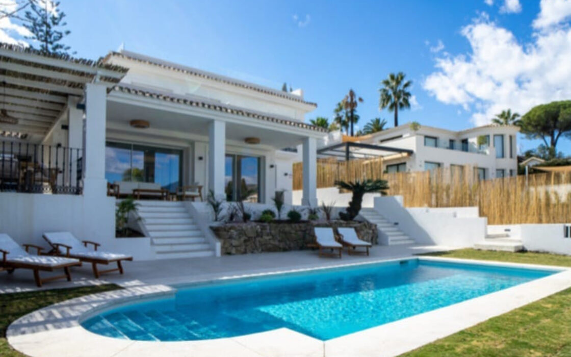 Вилла в Ла Конча, 448 кв.м, с террасой у моря