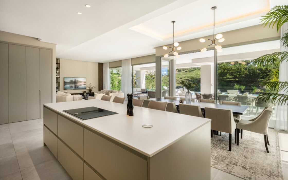 Вілла в Новій Андалусії з терасою, 621 кв.м.