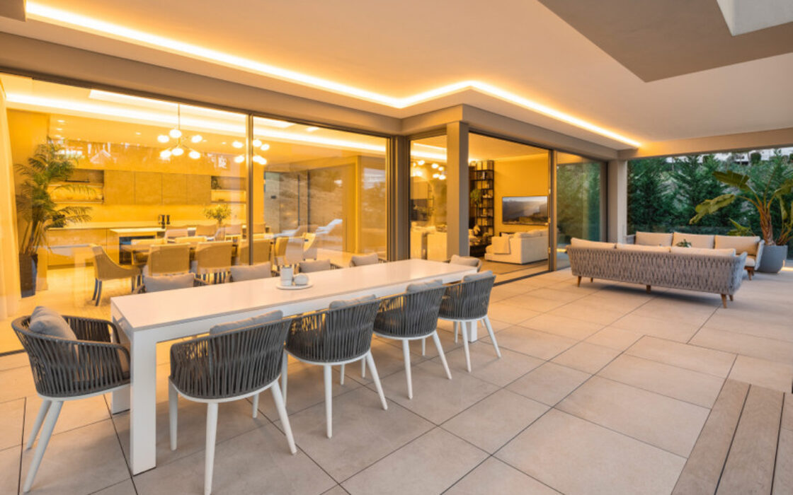 Вілла в Новій Андалусії з терасою, 621 кв.м.