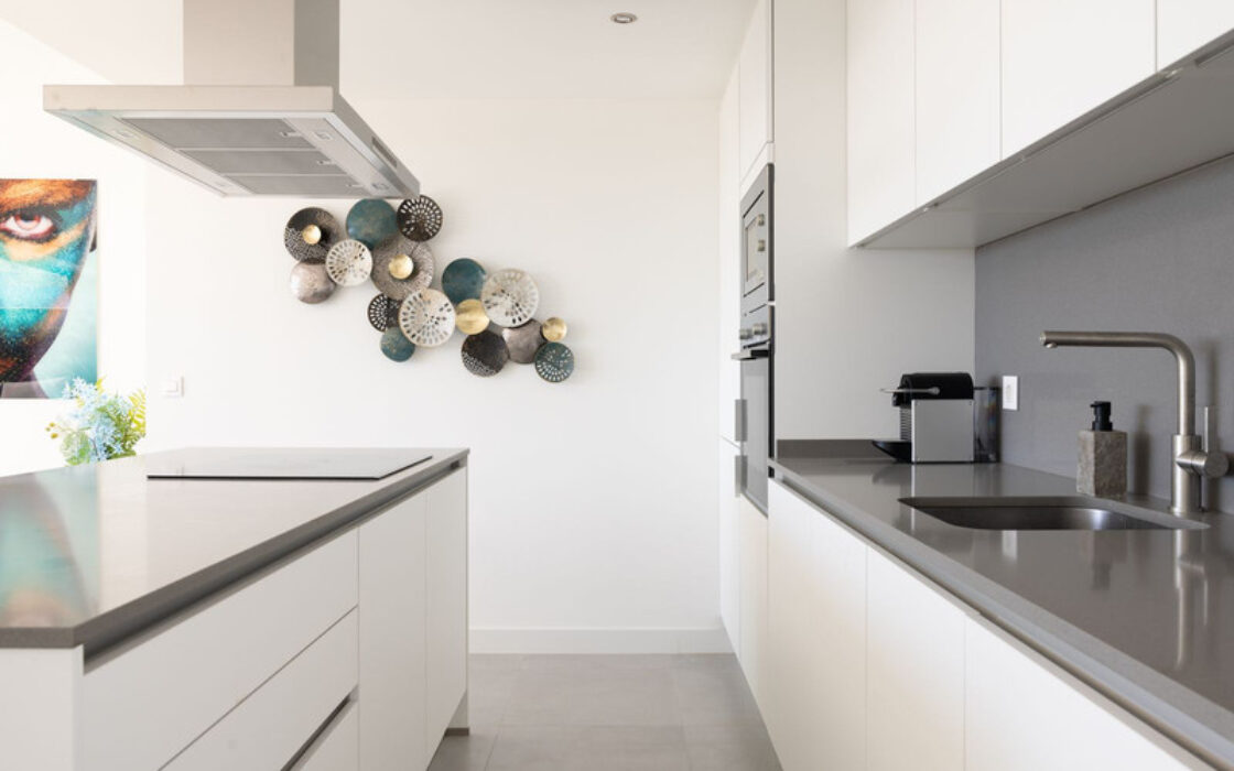 Трикімнатна Квартира з Видом на Море в Естепоні 124 кв.м