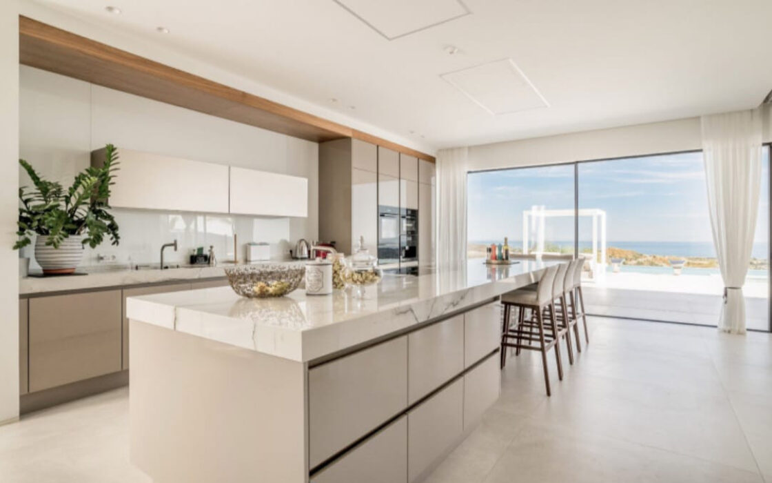 Вілла з терасою, 1200 кв.м, Малага, біля моря