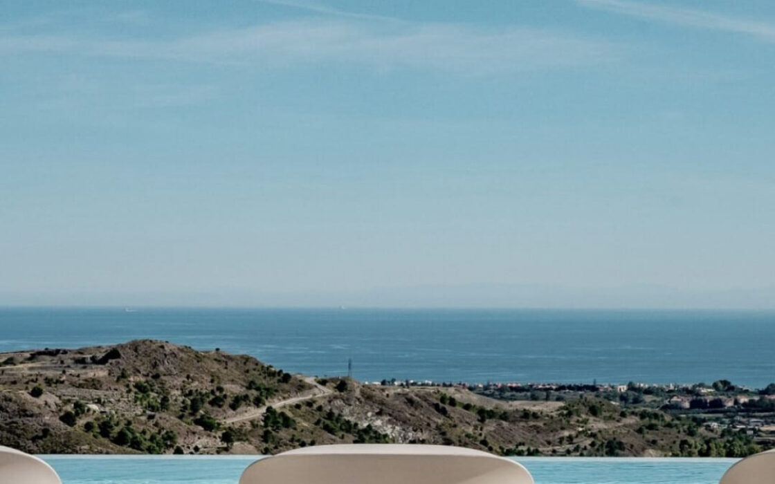 Вілла з терасою, 1200 кв.м, Малага, біля моря