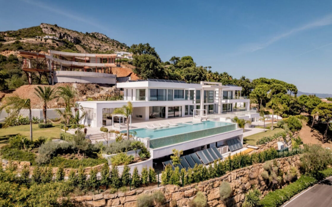 Вілла з терасою, 1200 кв.м, Малага, біля моря