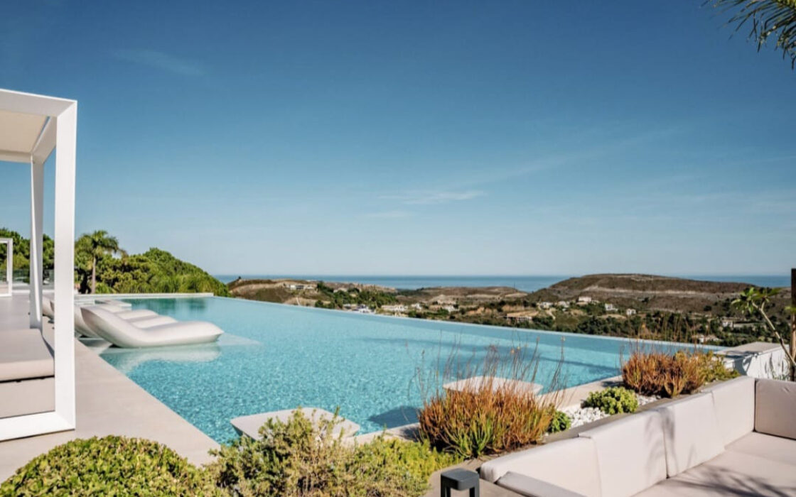 Вілла з терасою, 1200 кв.м, Малага, біля моря