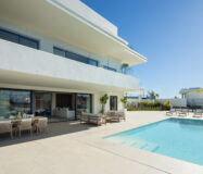 Вілла 496 кв.м з терасою в The Resina, Естепона