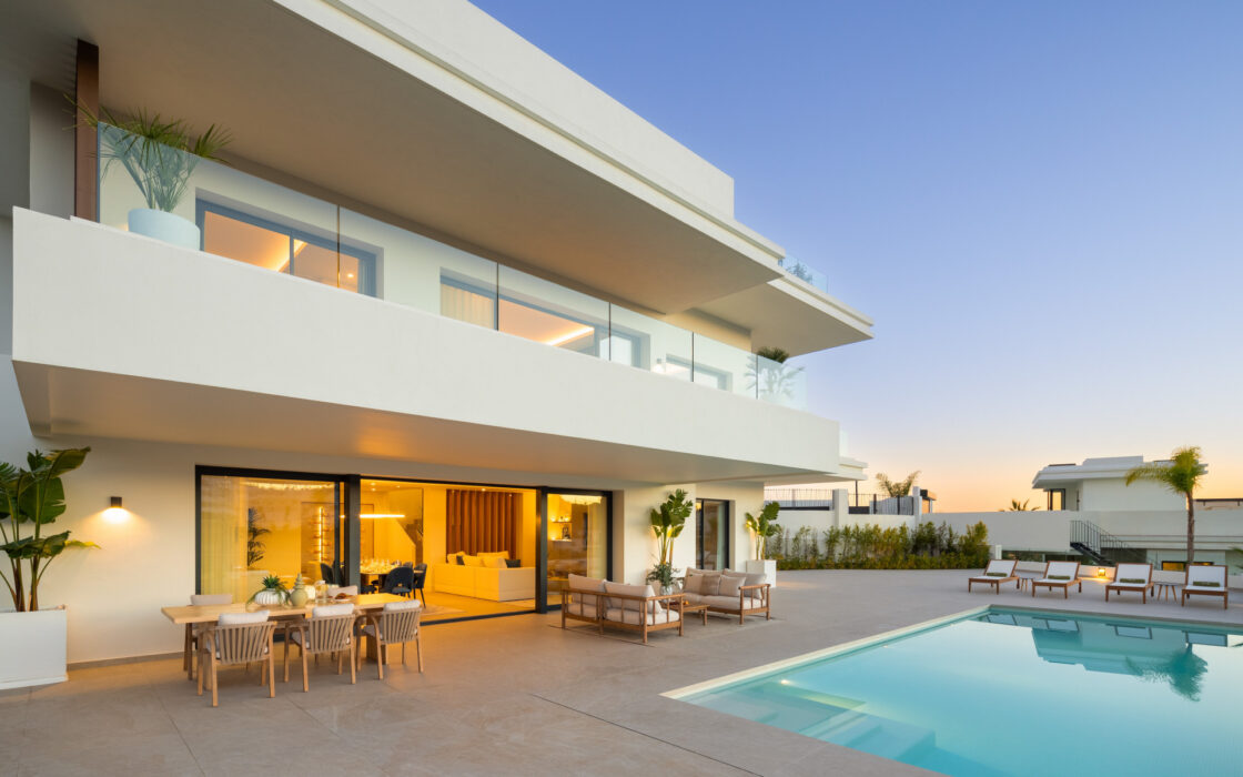 Вілла 496 кв.м з терасою в The Resina, Естепона