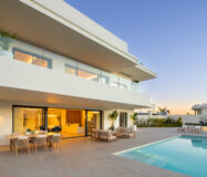 Вілла 496 кв.м з терасою в The Resina, Естепона