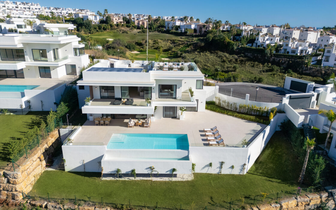 Вілла 496 кв.м з терасою в The Resina, Естепона