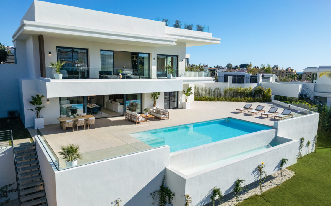 Вілла 496 кв.м з терасою в The Resina, Естепона