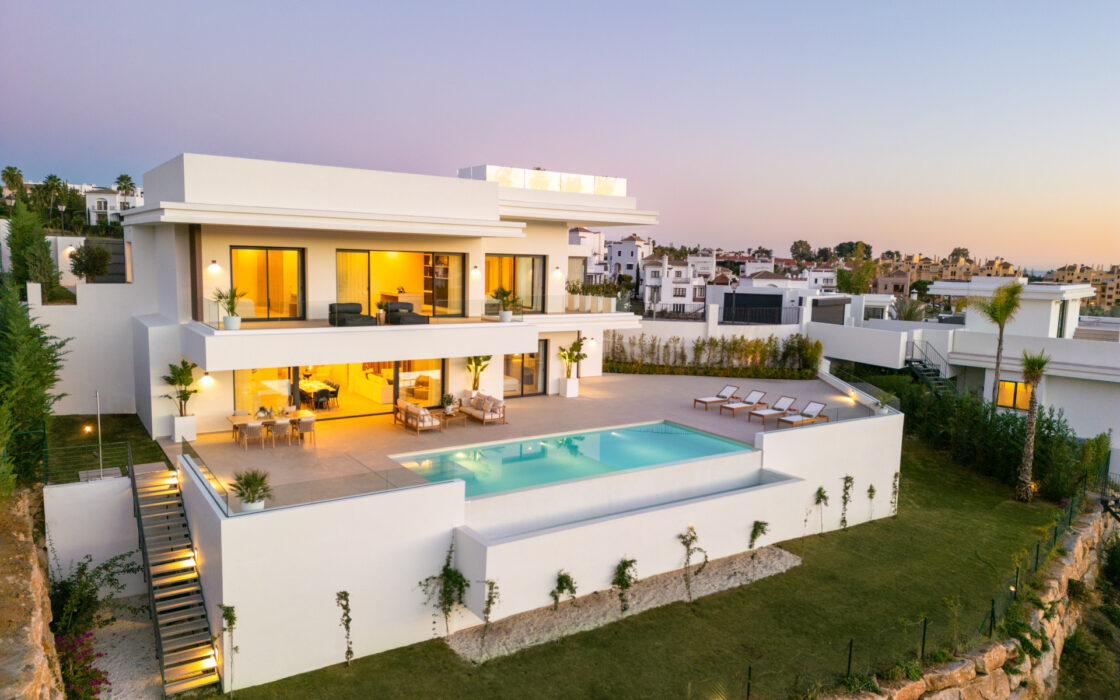 Вілла 496 кв.м з терасою в The Resina, Естепона