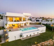 Вілла 496 кв.м з терасою в The Resina, Естепона