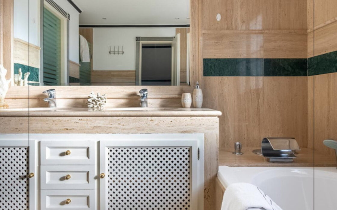 Вилла в Марбелье с террасой 300 кв.м за 1 825 000 €