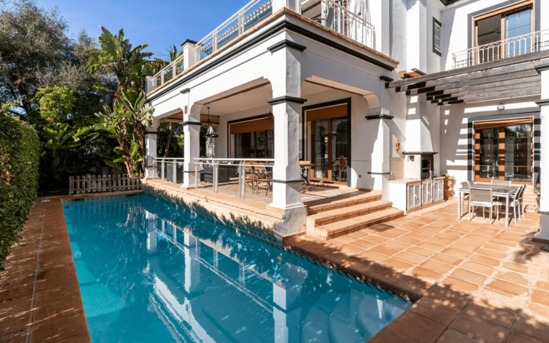 Вилла в Марбелье с террасой 300 кв.м за 1 825 000 €