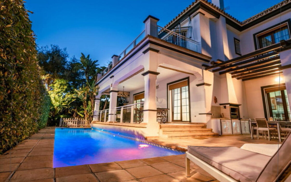 Вилла в Марбелье с террасой 300 кв.м за 1 825 000 €