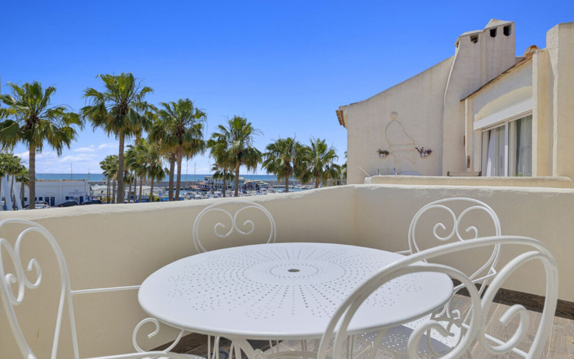 Апартаменты в Бенальмадене Коста с террасой 86 кв.м