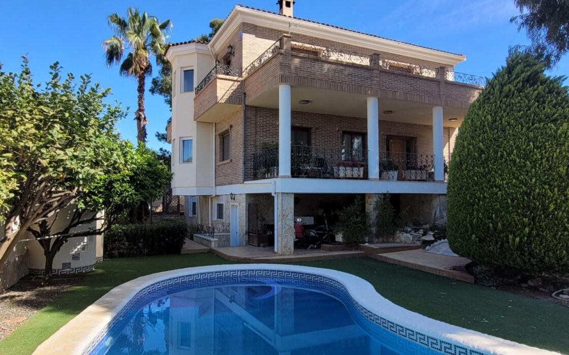 Вілла в Сьюдад-Кесаді 370 кв.м з панорамним видом