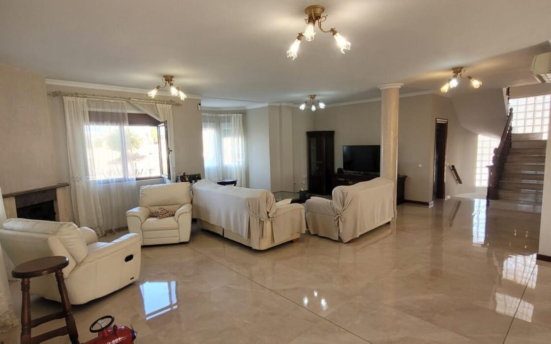 Вілла в Сьюдад-Кесаді 370 кв.м з панорамним видом