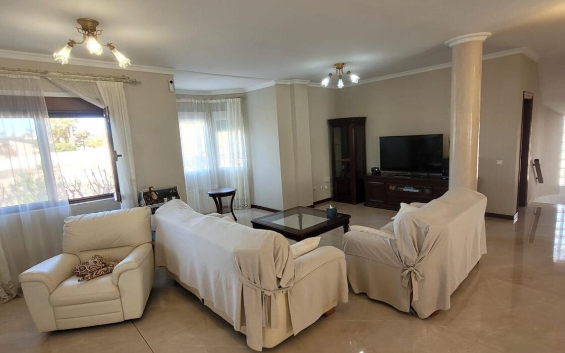 Вілла в Сьюдад-Кесаді 370 кв.м з панорамним видом