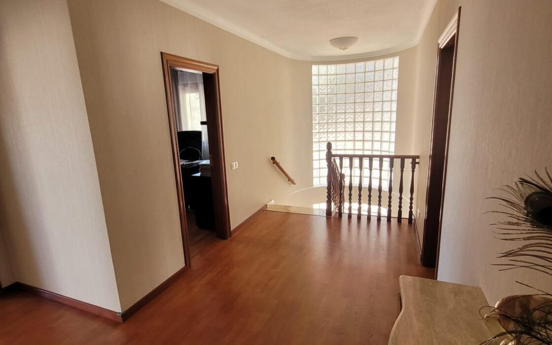 Вілла в Сьюдад-Кесаді 370 кв.м з панорамним видом